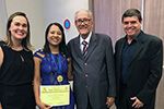 Egressa de Contábeis é agraciada com medalha do CRC-PE